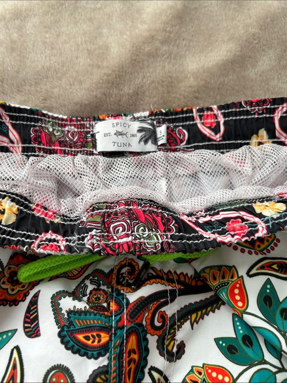 Vintage Spicy Tuna Men's Swim Shorts, Size M Small, Paisley/floral pattern, EUC - Picture 2 of 7